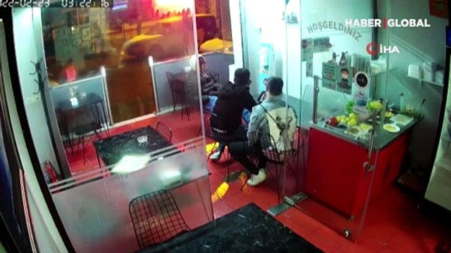 Ümraniye'de oturdukları restoranda yemeklerini yediler, çaylarını içip hesabı ödemeden böyle kaçtılar