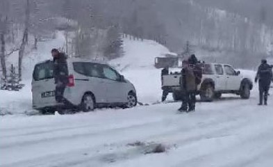 GEMİNBELİ GEÇİDİ'NDE KAR VE TİPİ ULAŞIMI ETKİLEDİ