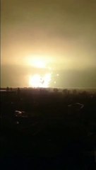 Explosion à Kharkiv, Ukraine, provoquant un énorme nuage en forme de champignon
