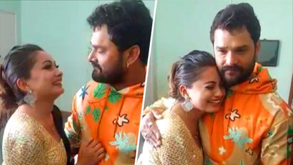 खेसारी लाल यादव से लिपटकर नेपाल की उनकी फैन ने कुछ कर दिया ऐसा कि वीडियो हो रहा खूब वायरल