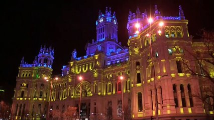 Iluminan el Ayuntamiento y el Congreso con los colores de la bandera de Ucrania