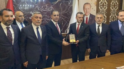 180 ağacı kesen firmanın sahibine AKP’den ‘maddi destek’ plaketi