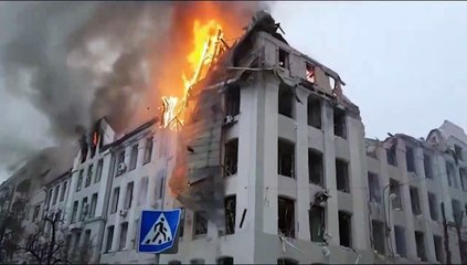 Attacchi russi in Ucraina, edifici distrutti a Kharkiv e Zhytomyr