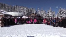 KASTAMONU - Ilgaz Yurduntepe Kayak Merkezini bu kez ilçede eğitim gören öğrenciler doldurdu