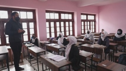 La Cachemira india reabre los colegios tras 31 meses de cierre
