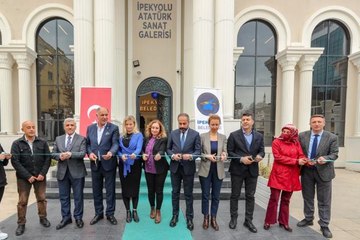 Van'da sergi açan Rus Ressam Kirillova: "Dünyada barış istiyorum"