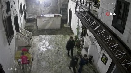 Basın bürosuna giren hırsızı gazeteciler suçüstü yakaladı