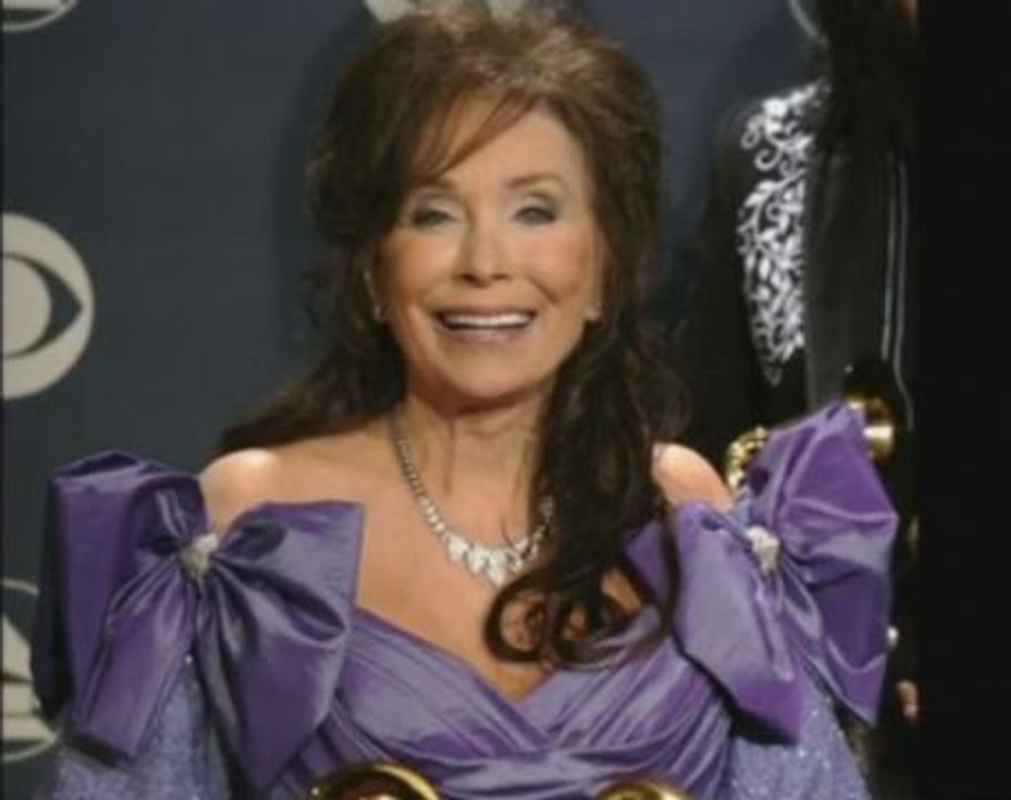 Country singer Loretta Lynn hospitalized after suffering stroke