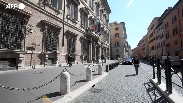 Ucraina, ok del Parlamento all'invio di armi. Draghi: Non ci voltiamo