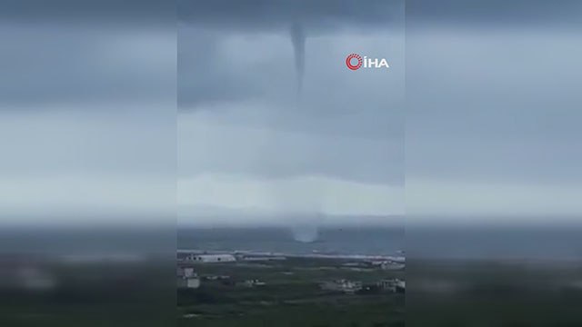 Hatay'da denizde hortum oluştu