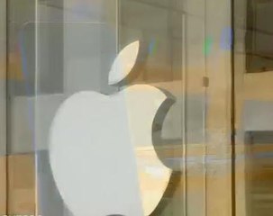 Apple falls: Wall Street rallies