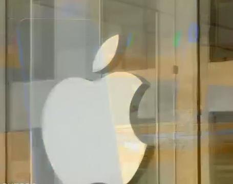 Apple falls: Wall Street rallies