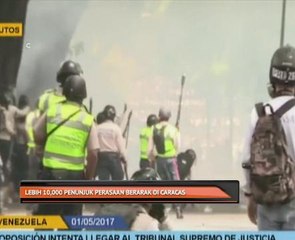 Lebih 10,000 penunjuk perasaan berarak di Caracas
