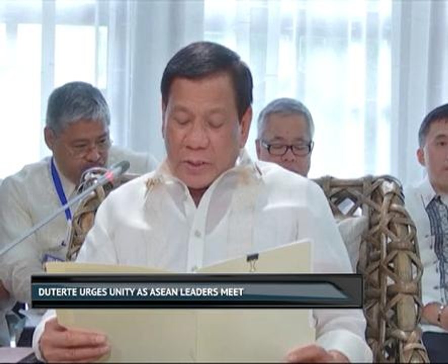 Duterte urges unity as ASEAN leaders meet