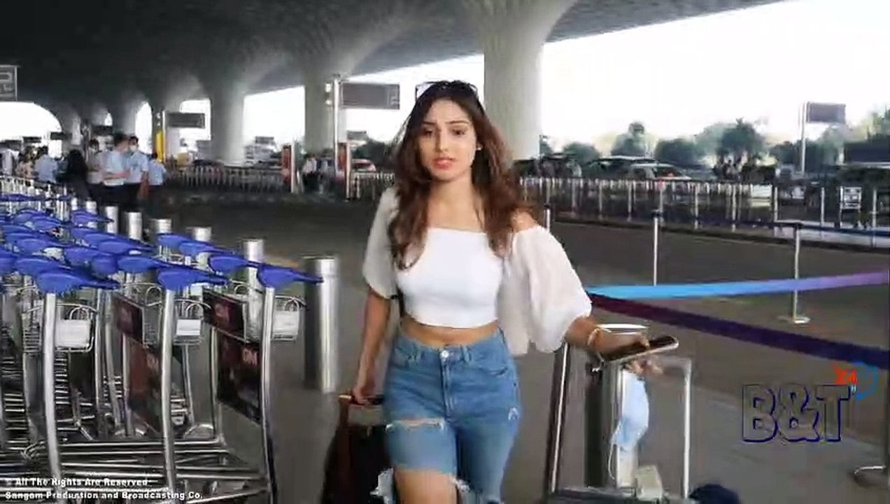 Bollywood Actress Donal Bishat घबराई घबराई सी क्यों है - देखिये वीडियो