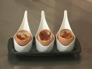 L&#039;atelier des Chefs : calamars à l&#039;espagnole dans un oeuf cocotte