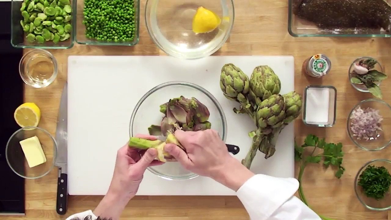 L'atelier des Chefs : barbue en croûte de noisettes, petits pois et fèves fraîches, artichauts violets confits