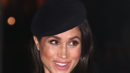 Meghan Markle : irrésistiblement chic en tailleur bleu marine