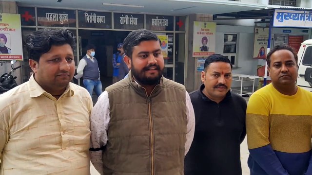 अधिकारियों को सुनाई खरी-खरी, अब अनशन करेंगे