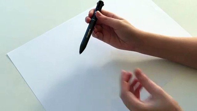 Clarins lance son stylo quatre couleurs pour se maquiller