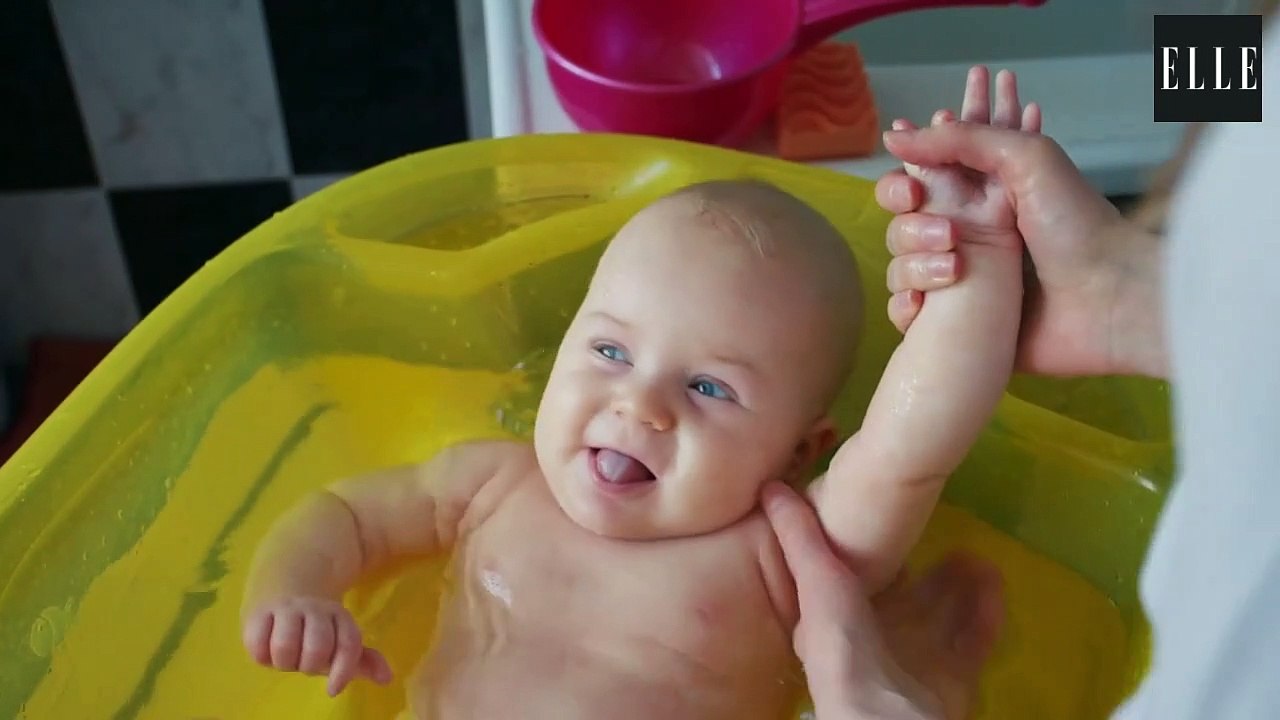 Ces bébés qui prennent leur bain vont vous faire craquer