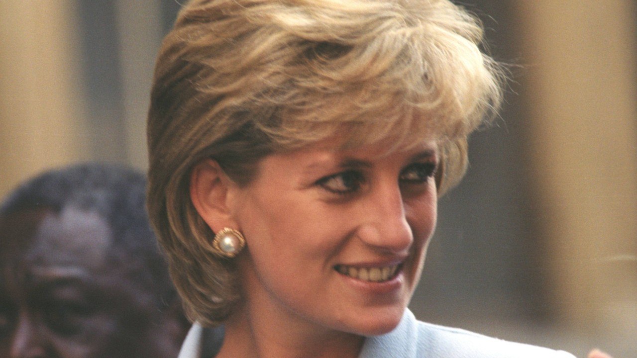 VOICI : Lady Diana : un portrait encore jamais dévoilé va être installé à Kensington Palace