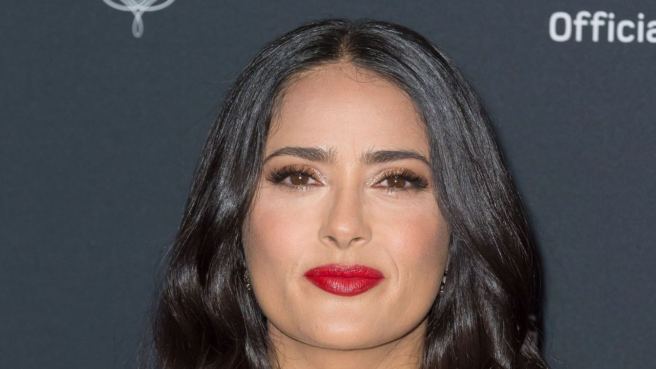 Salma Hayek se fait couper les cheveux par sa fille de 11 ans… et le résultat est surprenant