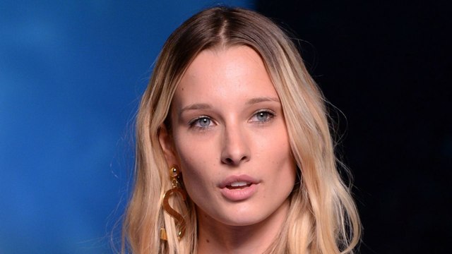 Ilona Smet la fille d’Estelle Lefébure illumine le défilé Etam avec son beauty look naturel