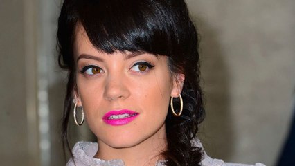 Lily Allen raconte le traumatisme de l’accouchement de son fils mort-né