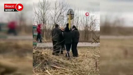 Tải video: Ukrayna'nın Energodar kentinde sivillere bombalı saldırı: 2 yaralı