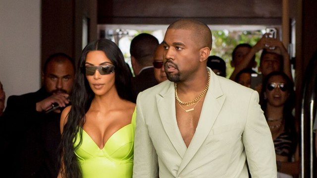 Kanye West pique les chaussures de Kim Kardashian, la toile s’emballe