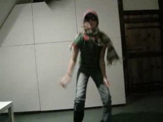 Camille dance comme une folle