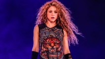 Shakira : un symbole nazi sur un collier vendu sur sa tournée fait polémique