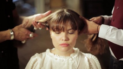 Comment faire une coiffure sur cheveux mi-longs