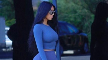 Kim Kardashian : sa nouvelle coloration versatile bleue nuit fait sensation