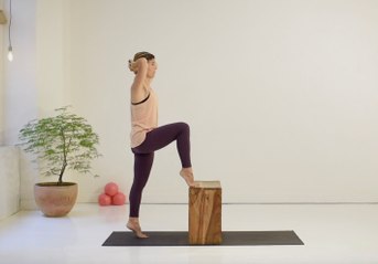 Cours de Pilates en vidéo : 20 minutes pour tonifier sa silhouette avec une chaise