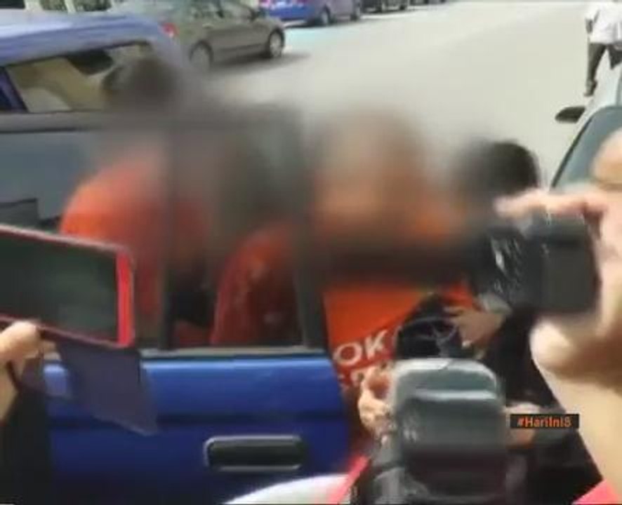 Datuk Seri dan anak bergelar Datuk direman