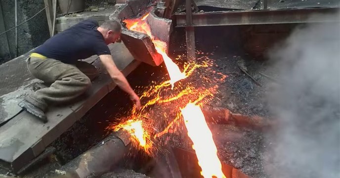 This man passed his bare hand through molten metal without getting burned, but how?