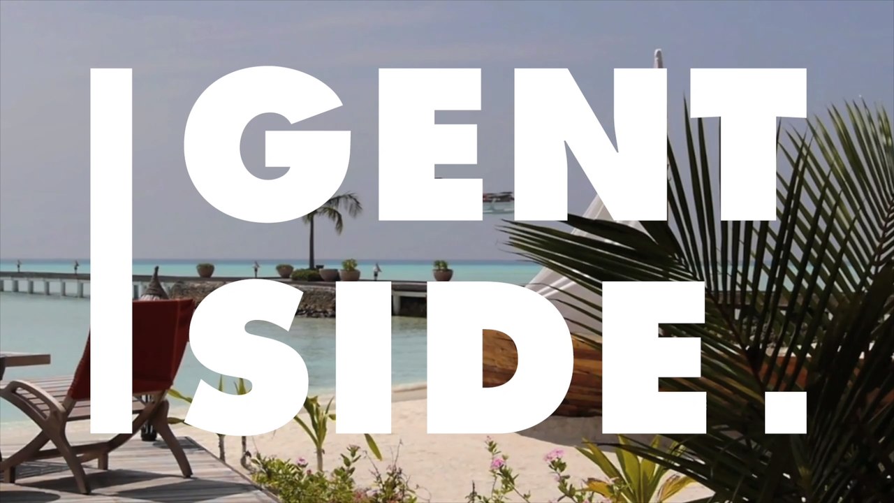 Malediven: Ostrakoden sorgen für ein blaues Schimmern am Strand