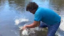 This man caught an alligator with his bare hands