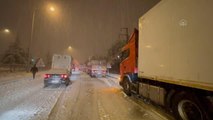 Isparta-Burdur-Antalya kara yolu kar yağışı nedeniyle ulaşıma kapandı