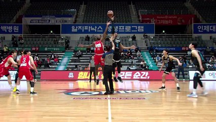 프로농구 2주 만에 재개...살얼음판 코트 풍경은? / YTN