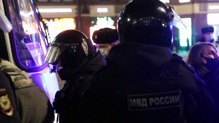 Rusya'da savaş karşıtı eylemciler gözaltına alındı