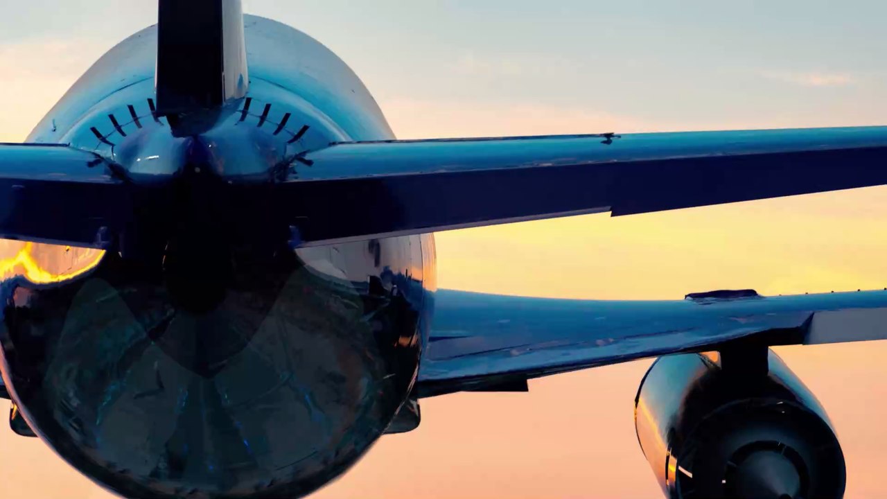 Flight Industry Insider Explains How You Can Tr...