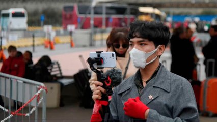 The Coronavirus could survive several days on your phone. Here is how to clean your screen effectively