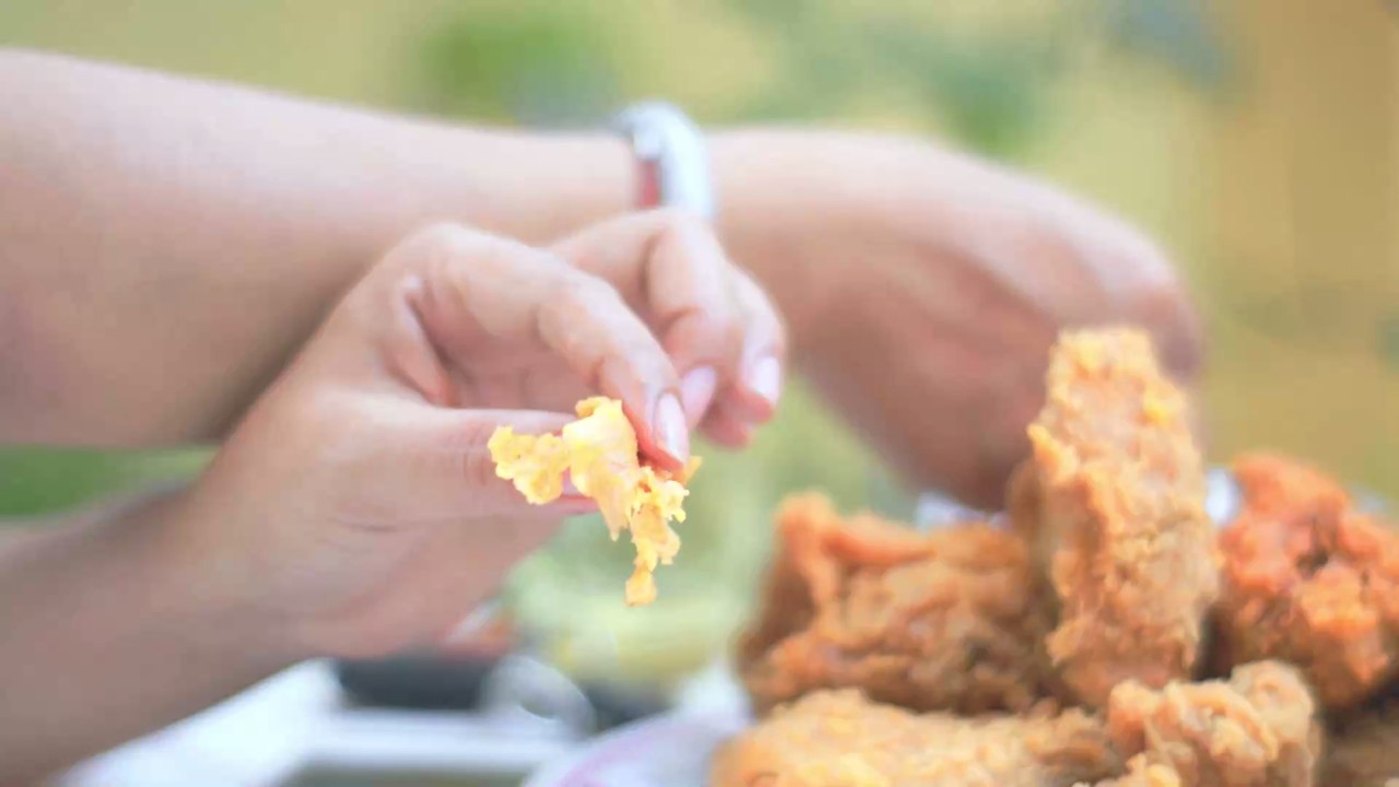 This KFC Twitter Account Has Gone Rouge Bashing People’s Attempts at Homemade Fried Chicken