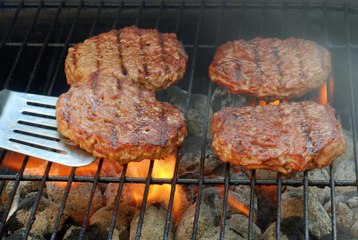 Discover the best trick to grill the juiciest burgers