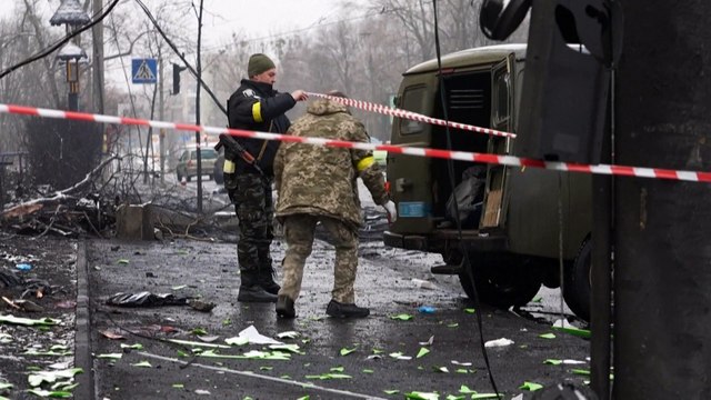 Интенсивные обстрелы, военные потери и погибшие дети на Украине