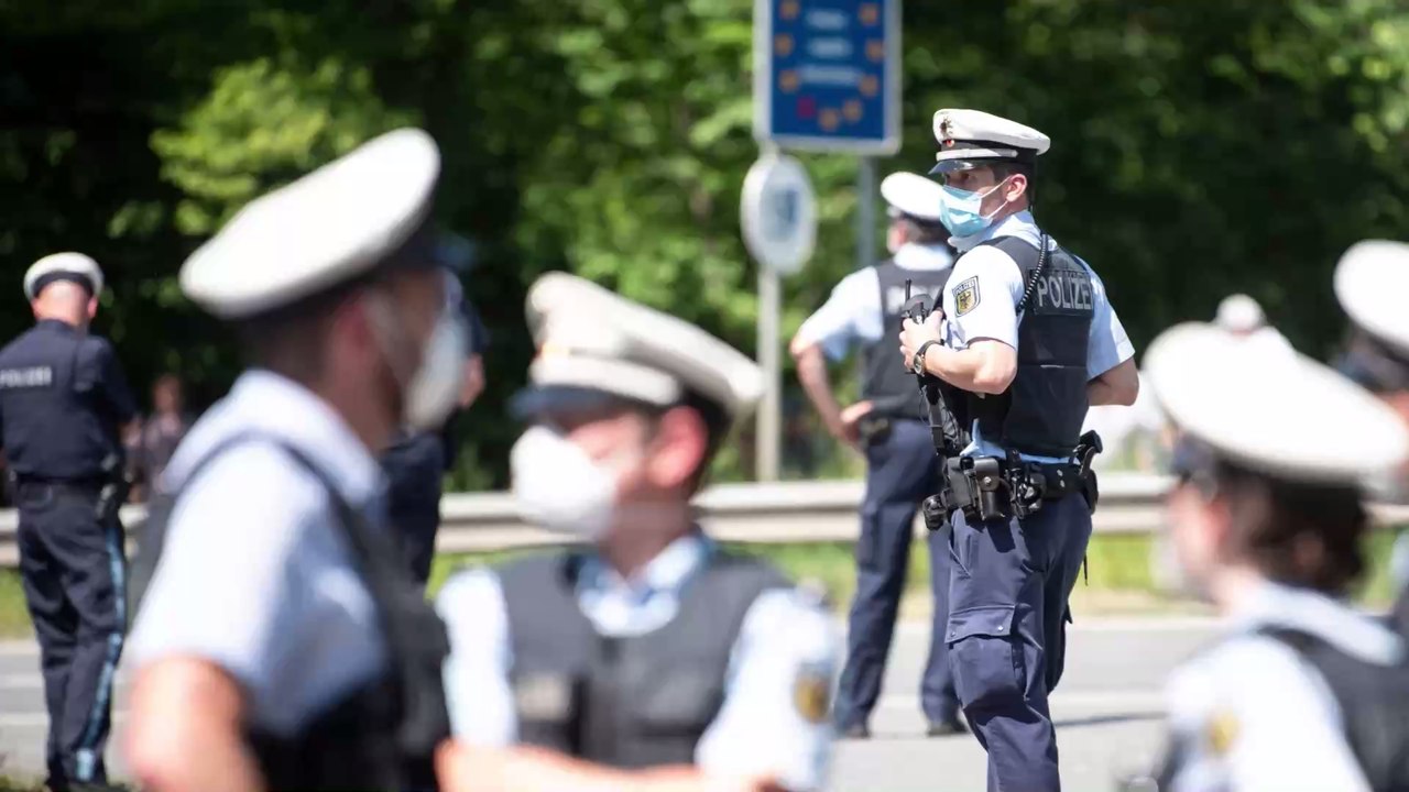 Austrian police defend their decision to fine a man for farting