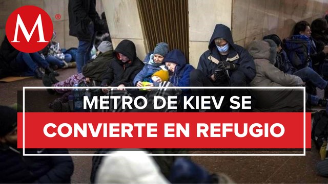 Ciudadanos de Kiev se refugia en estaciones de metro